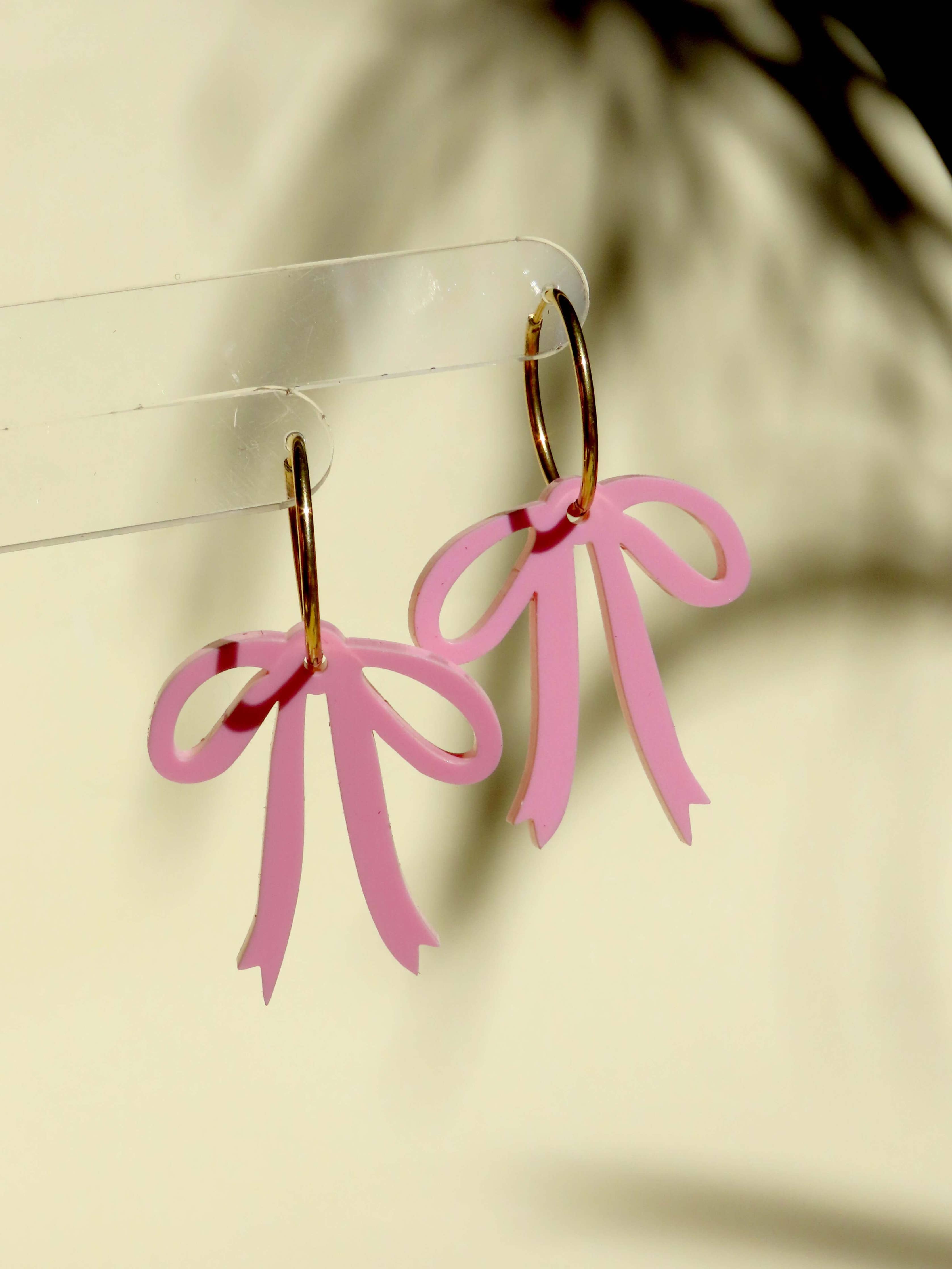 Creolen mit rosa Schleifen – Verspielte Statement-Ohrringe niemalsmehrohne