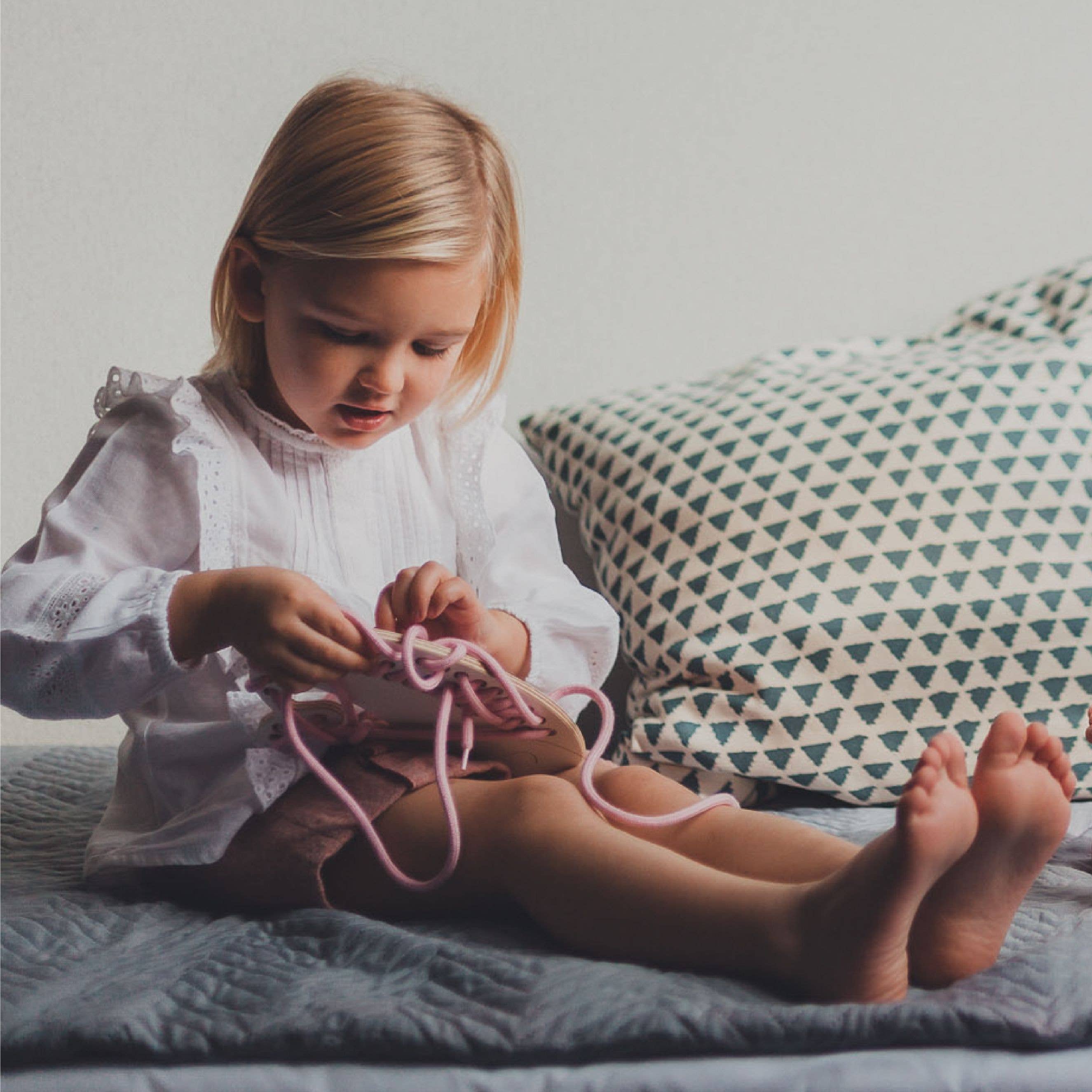 Jack the Wal, Spielzeug zum Schnüren aus Holz, montessori