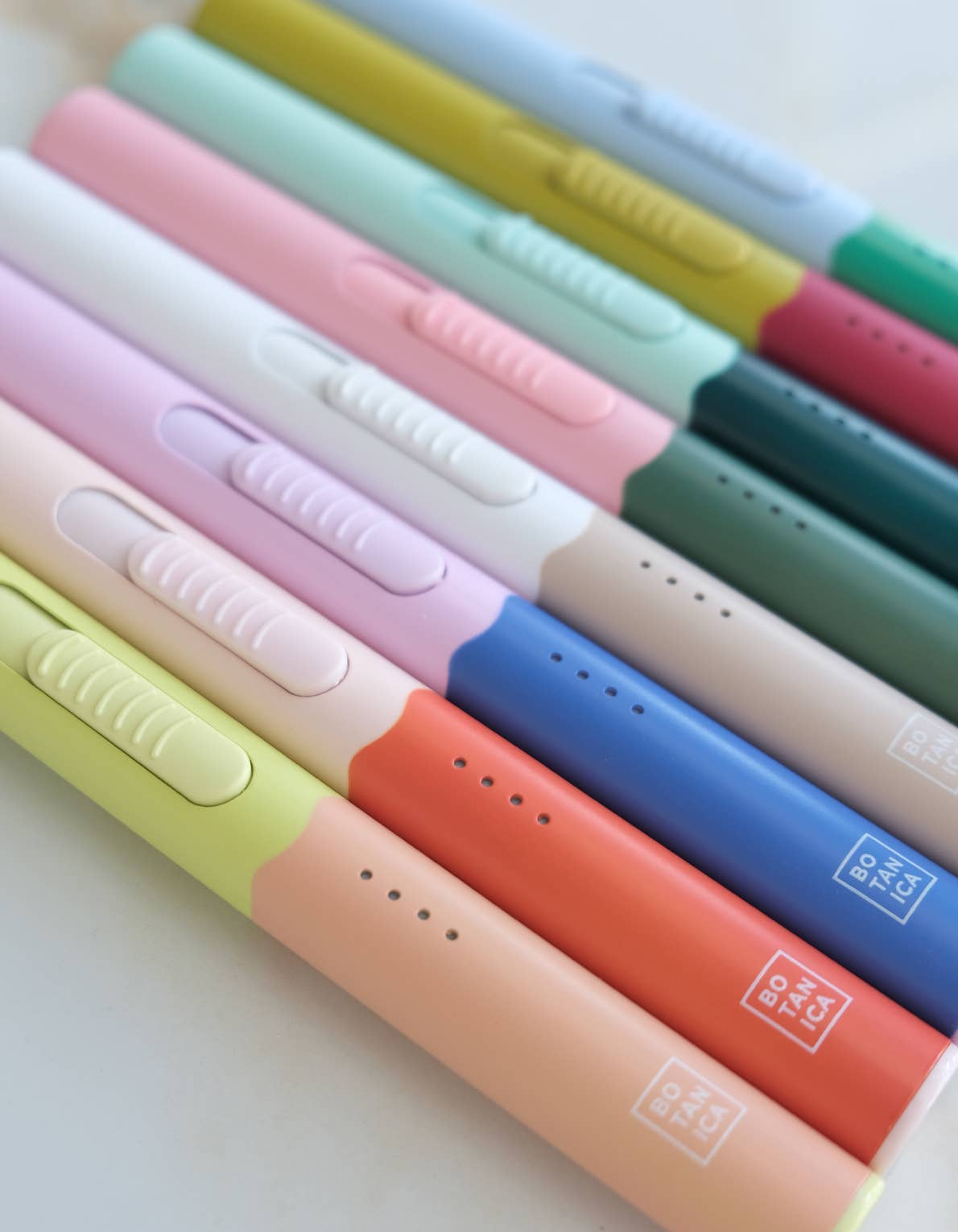 Flammenloses wiederaufladbares Feuerzeug -unterschiedliche Farben-