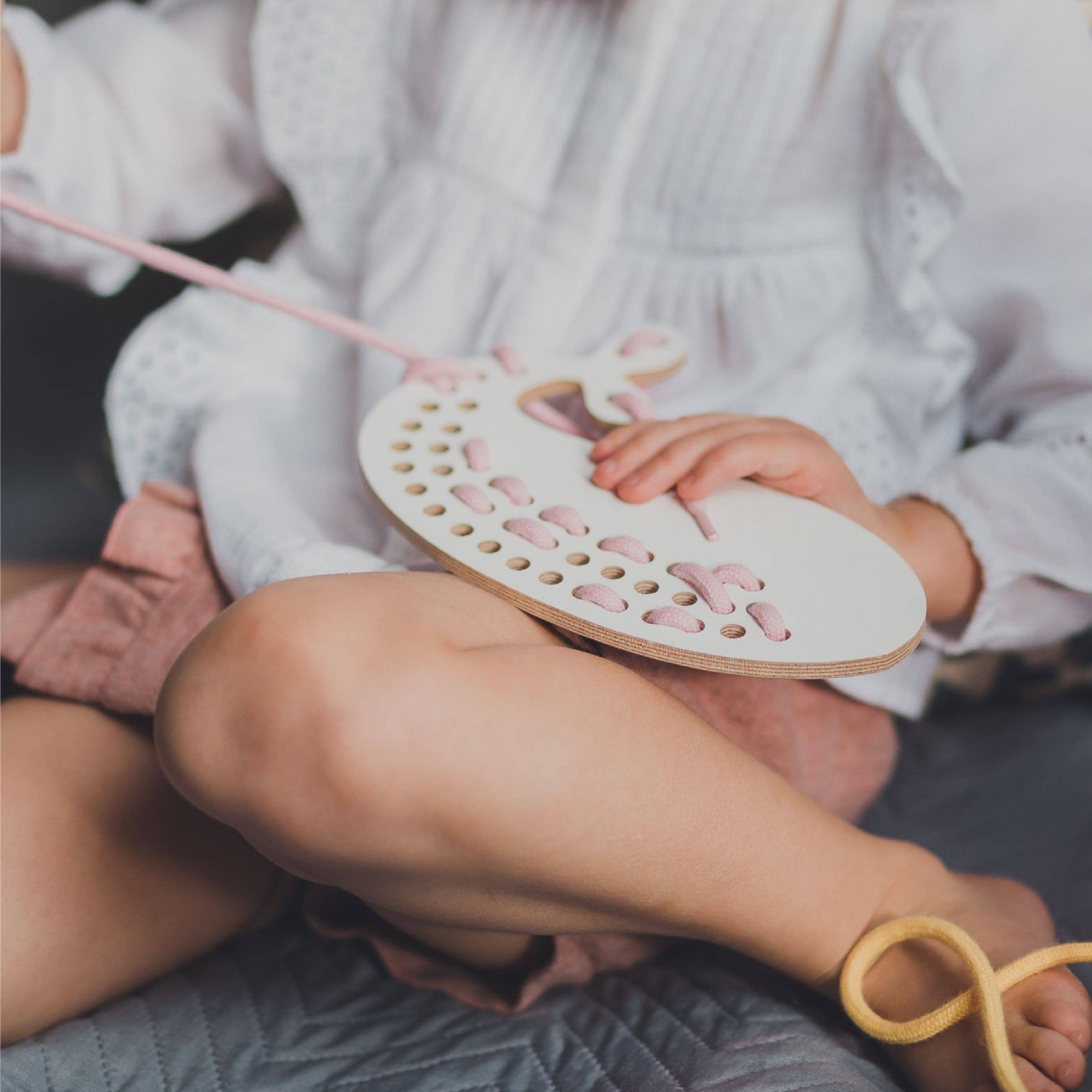 Jack the Wal, Spielzeug zum Schnüren aus Holz, montessori