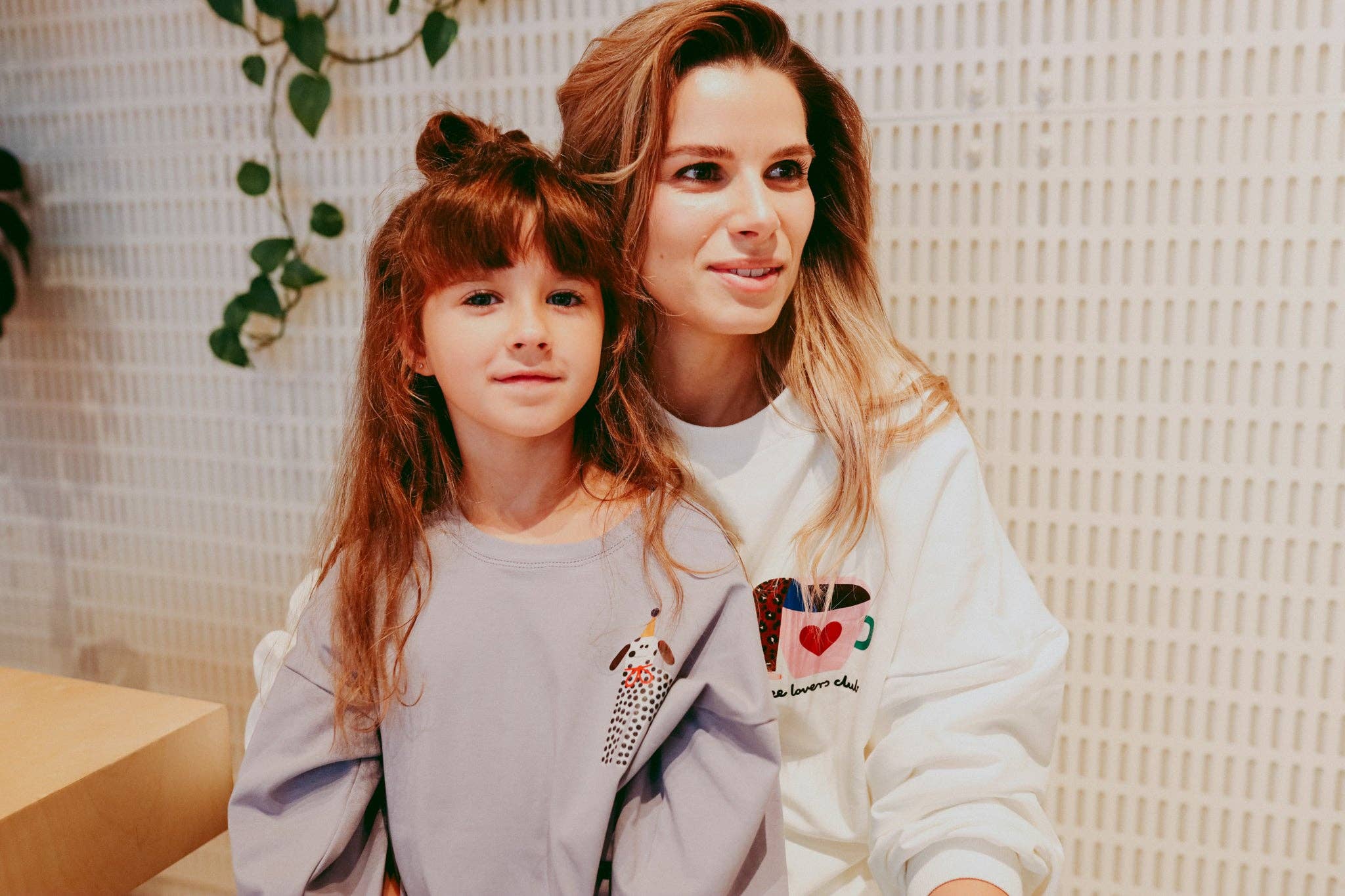 Don't grow up Longsleeve 'Partyhund' auf lilagrau