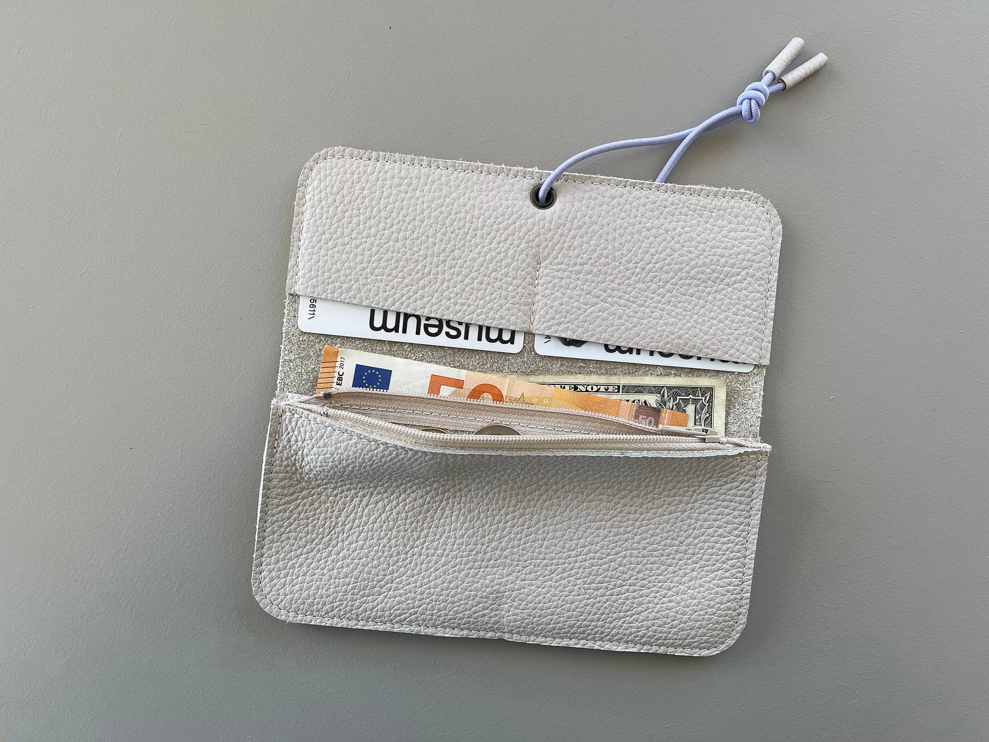 KNOT Wide Portemonnaie aus Leder (verschiedene Farben)