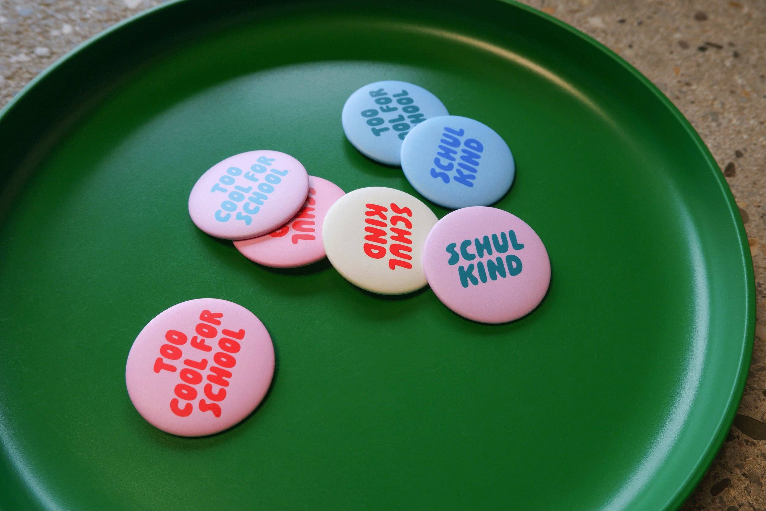 Tinyday Button "Too cool for school" rosa-rot