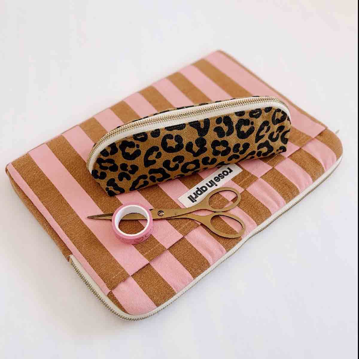 LAPTOPHÜLLE 13/14'OKTAVE STREIFEN KARAMELL/ERDBEERE Rose in April