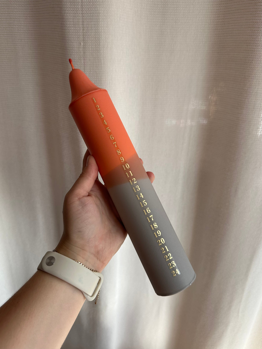 AdventskalenderKerze dunkles orange, grau