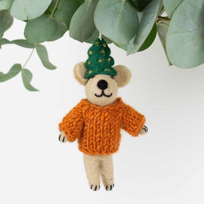 A World of Craft Weihnachtsanhänger 'Bear with Christmas Tree Hat'