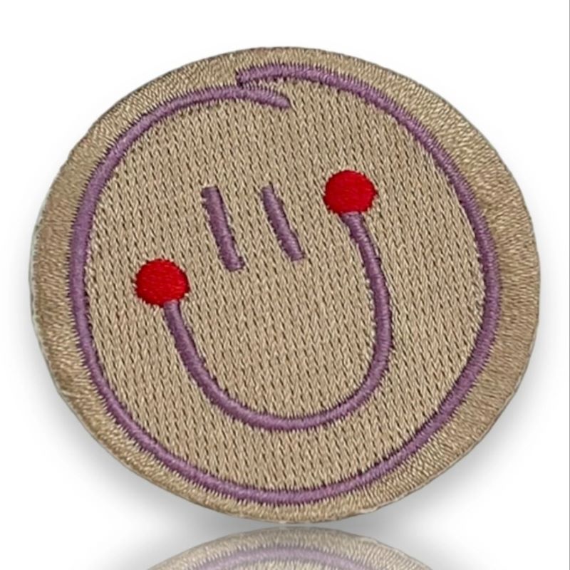 Hej Patches Bügelpatch 'Smiley Flieder/Rot'