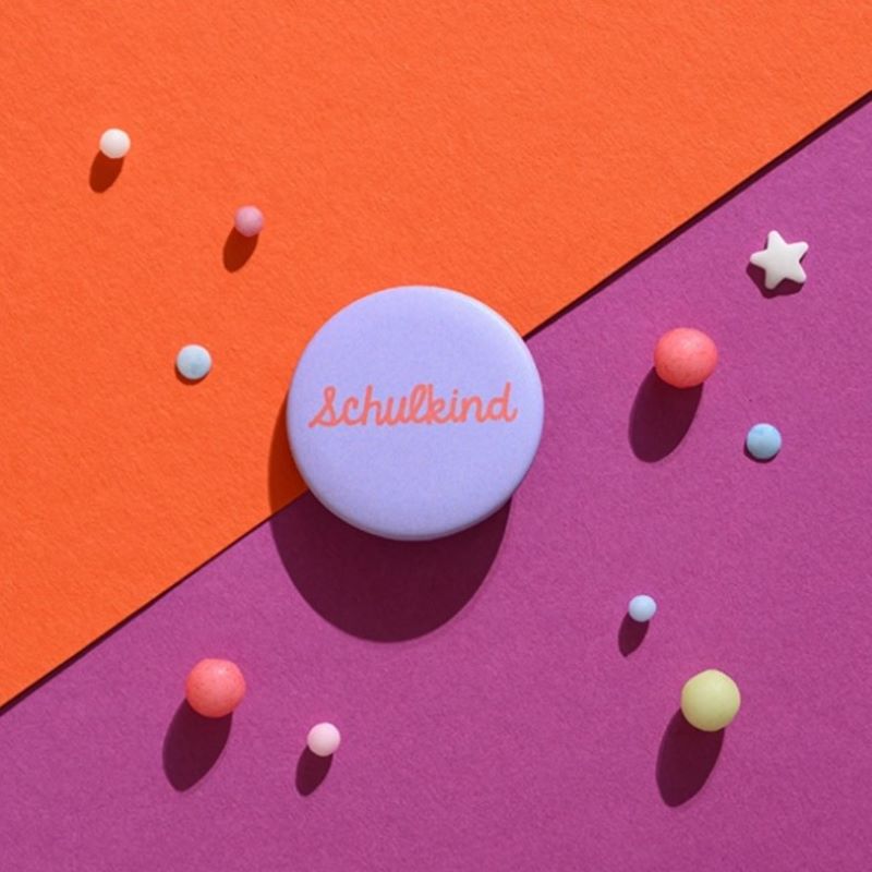 Ava&Yves Button 'Schulkind' (verschiedene Farben)