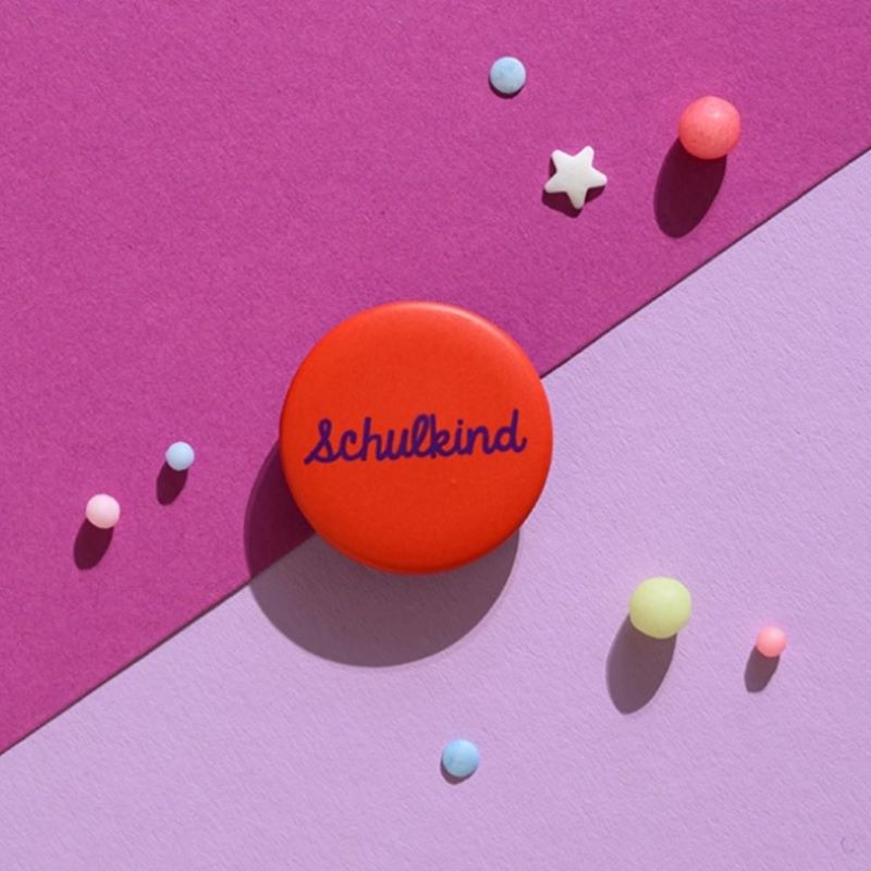 Ava&Yves Button 'Schulkind' (verschiedene Farben)