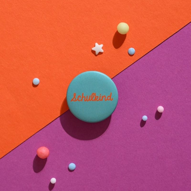 Ava&Yves Button 'Schulkind' (verschiedene Farben)