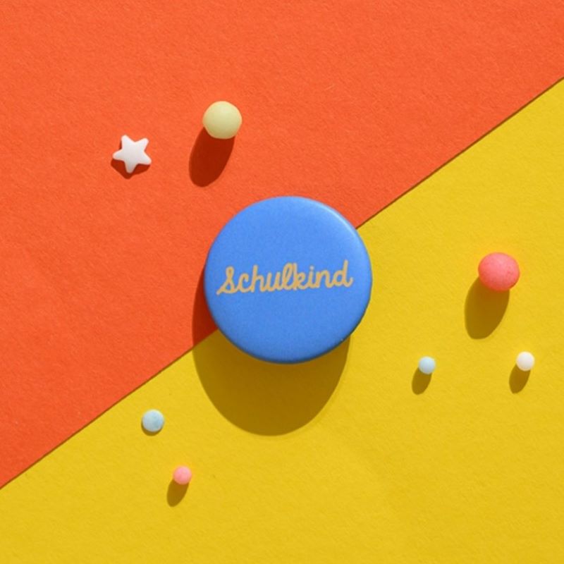 Ava&Yves Button 'Schulkind' (verschiedene Farben)