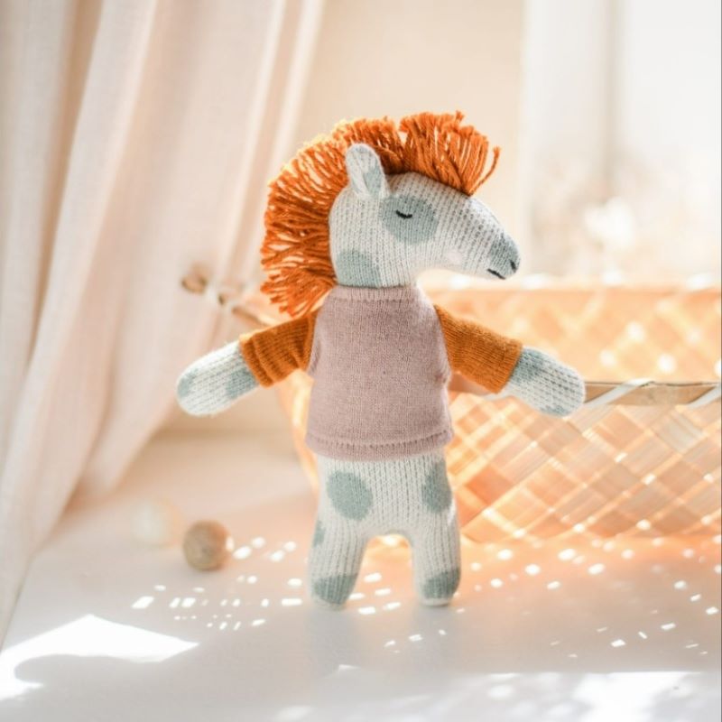 Ava&Yves Mini-Kuscheltier Pferd mit hellblauen Punkten, Höhe ca. 12 cm