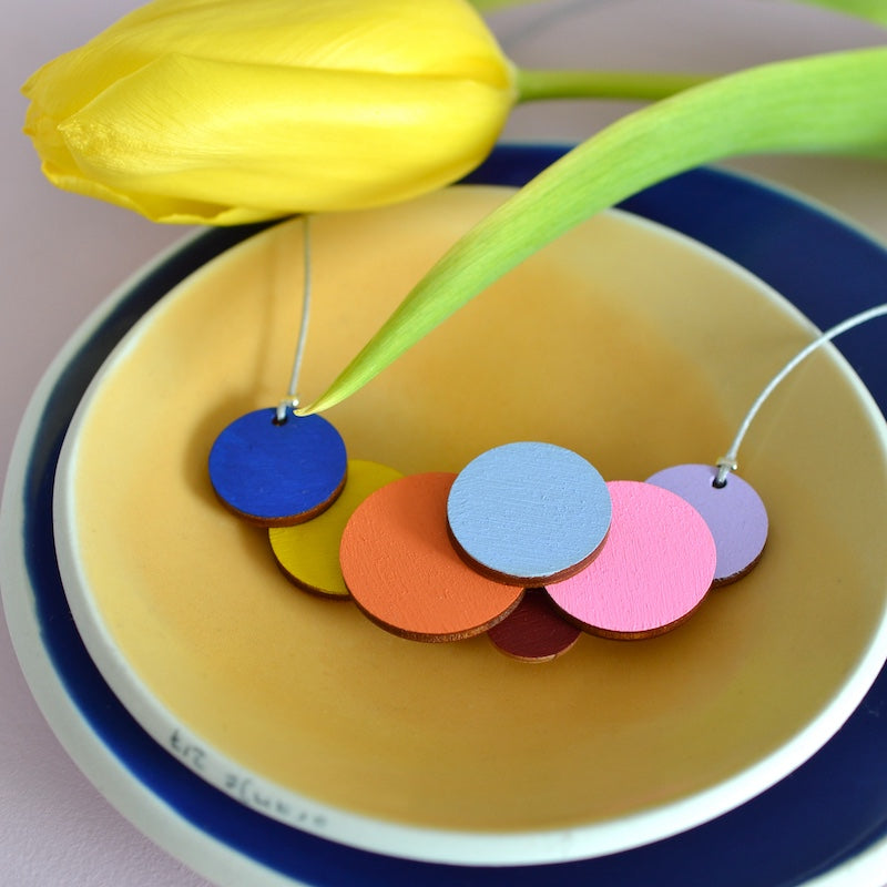 Rasmussons Kurze Holzkette 'Bubbles - blue, orange, pink'