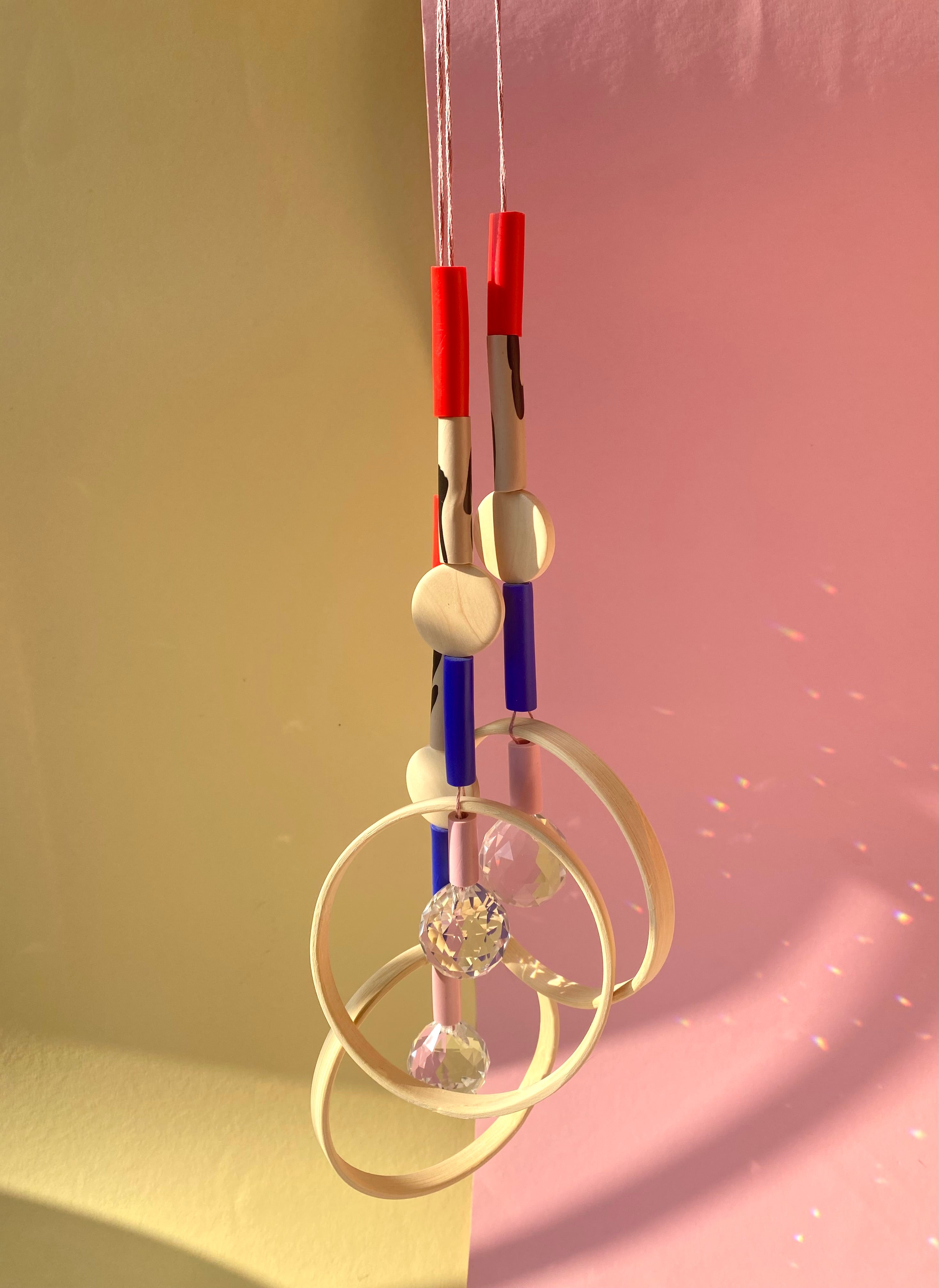 Frau Montag x Studio du. 'Suncatcher mit Holzring' unterschiedliche Farben