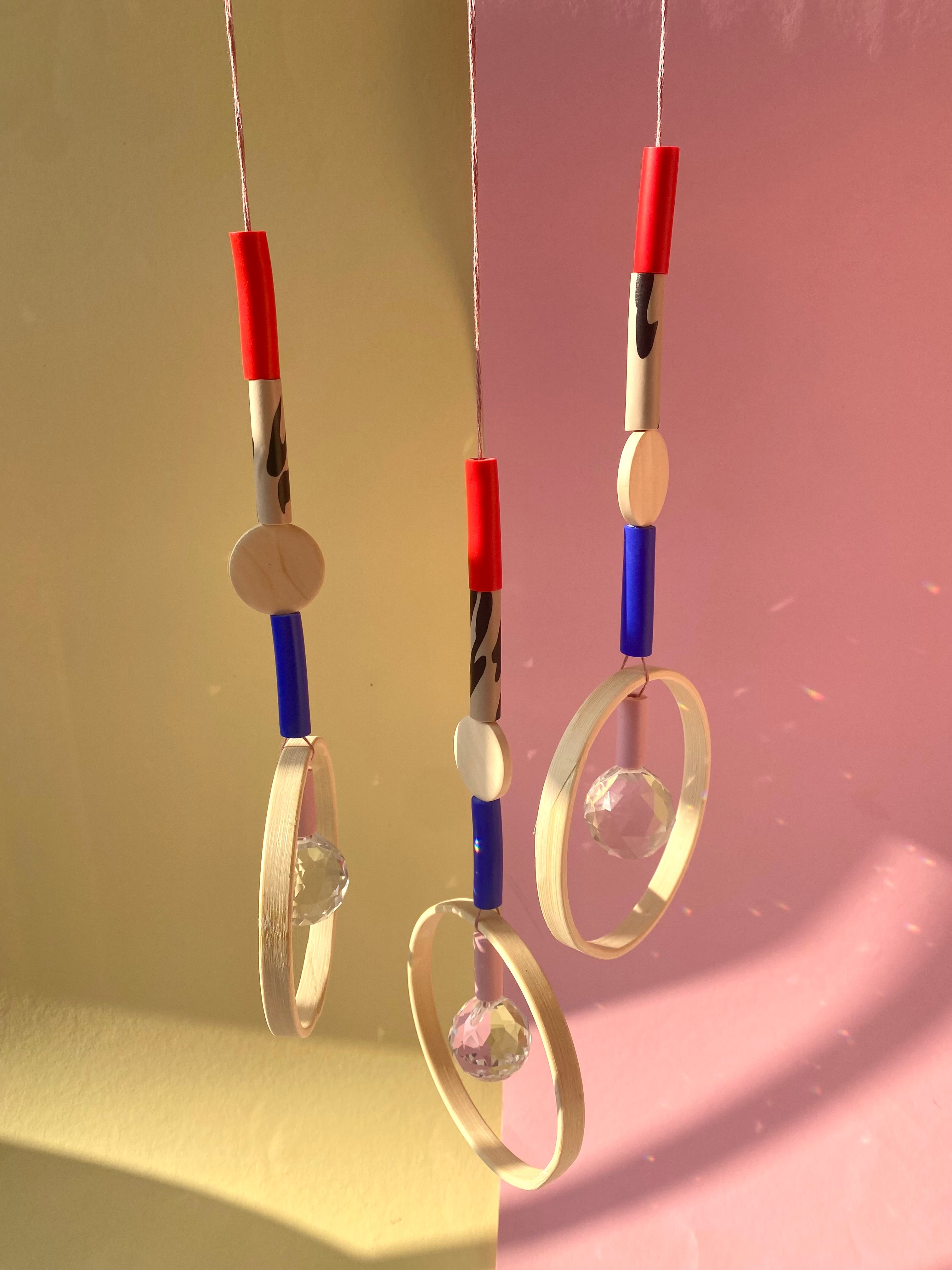 Frau Montag x Studio du. 'Suncatcher mit Holzring' unterschiedliche Farben