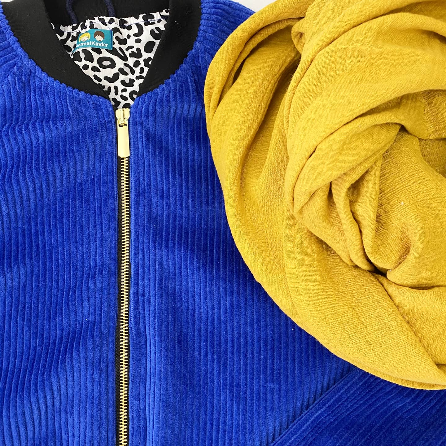 Bomberjacke Breitcord 'knallblau/Leo' studio du.