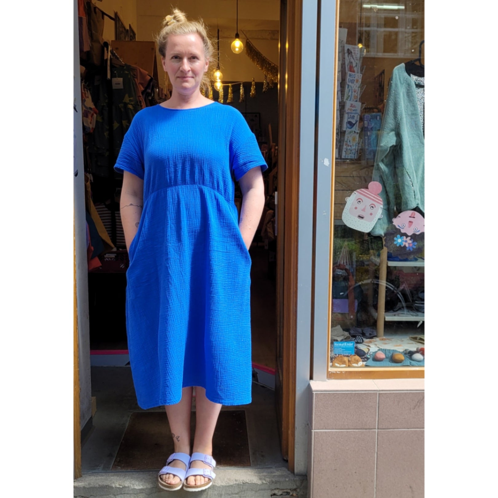 MidiKleid aus Musselin in knallblau