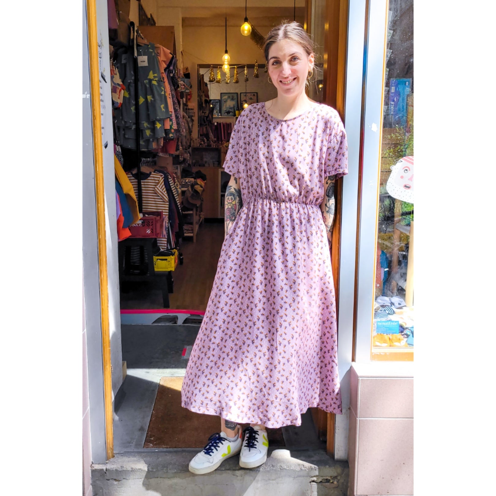 MidiKleid aus Viskose Blümchen rosa