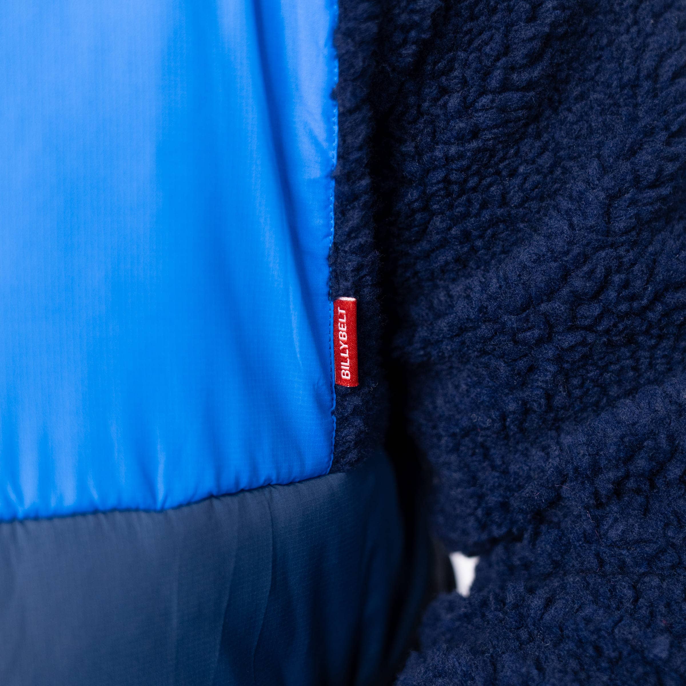 Zweifarbige Jacke aus Sherpa in Marineblau