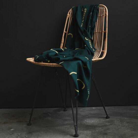 Viskoserock 'Doodle lines bottle green' Midilänge