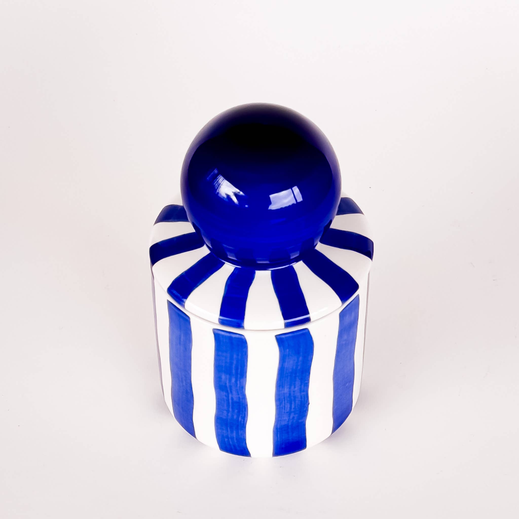 Magazin Minori Kerze in Keramikgefäß Stripes - mare blue