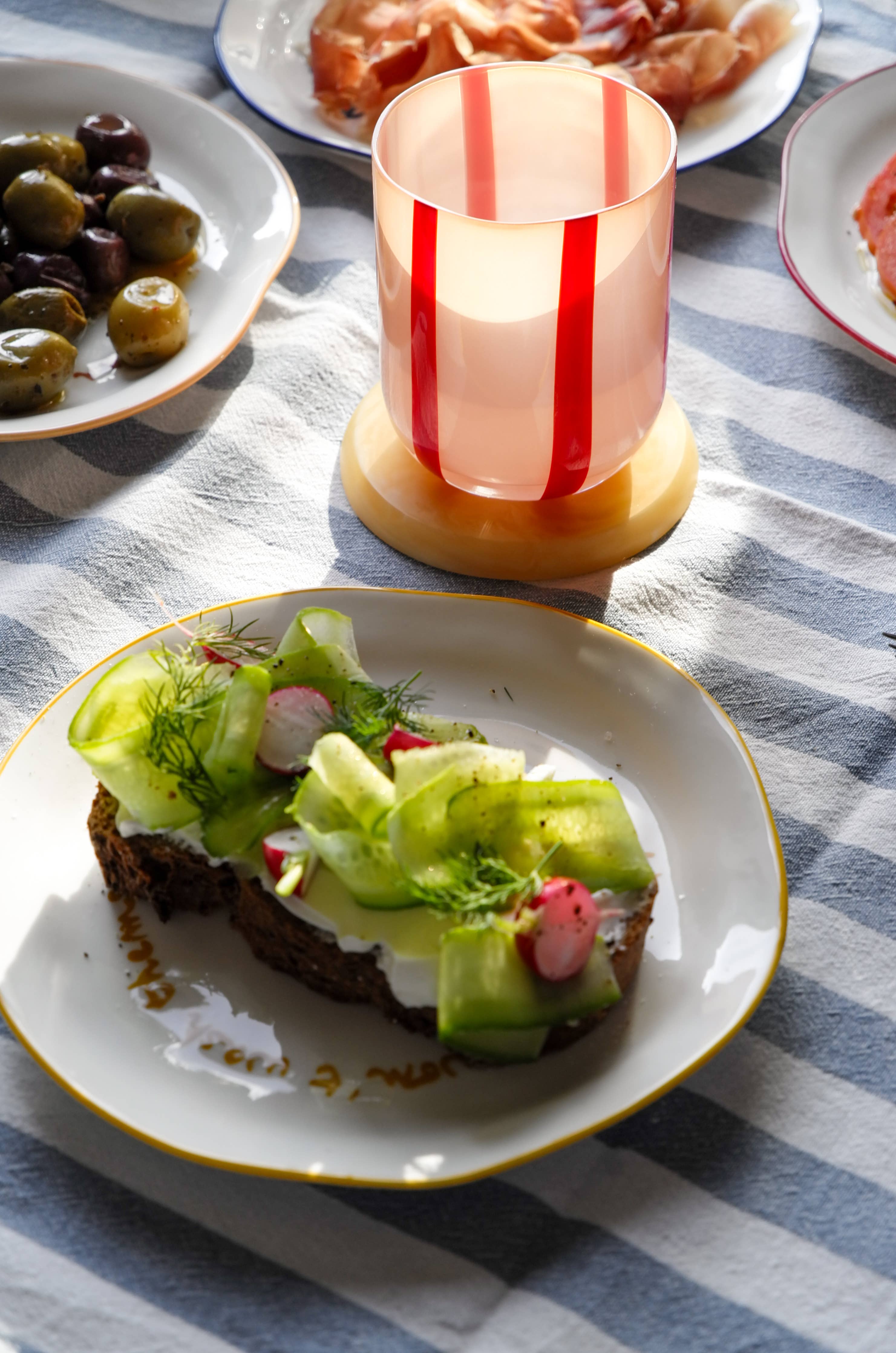 MÆGEN Atina Glassware - Rosa und Rot