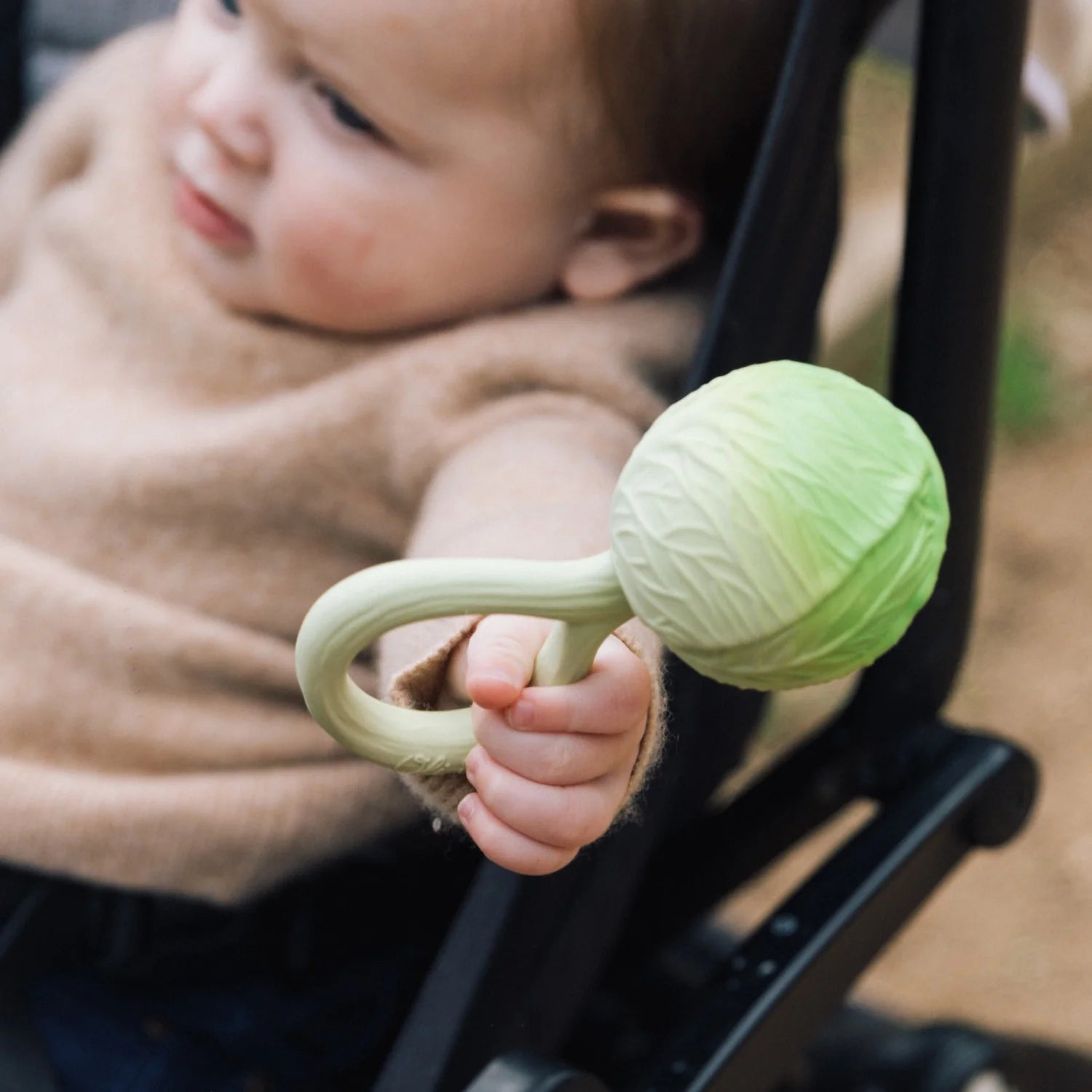 Oli & Carol 'Green Cabbage Rattle Toy' Baby Rassel