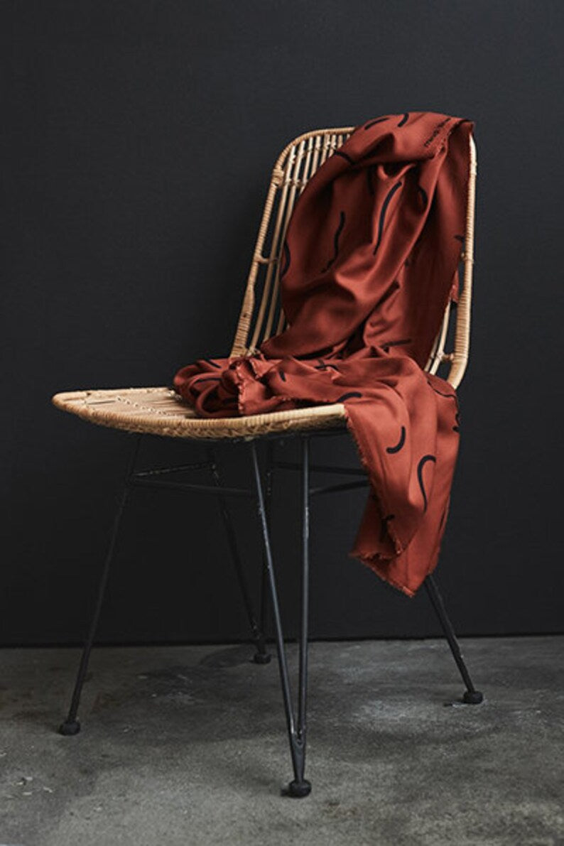 Viskoserock 'Doodle lines Sienna' Midilänge