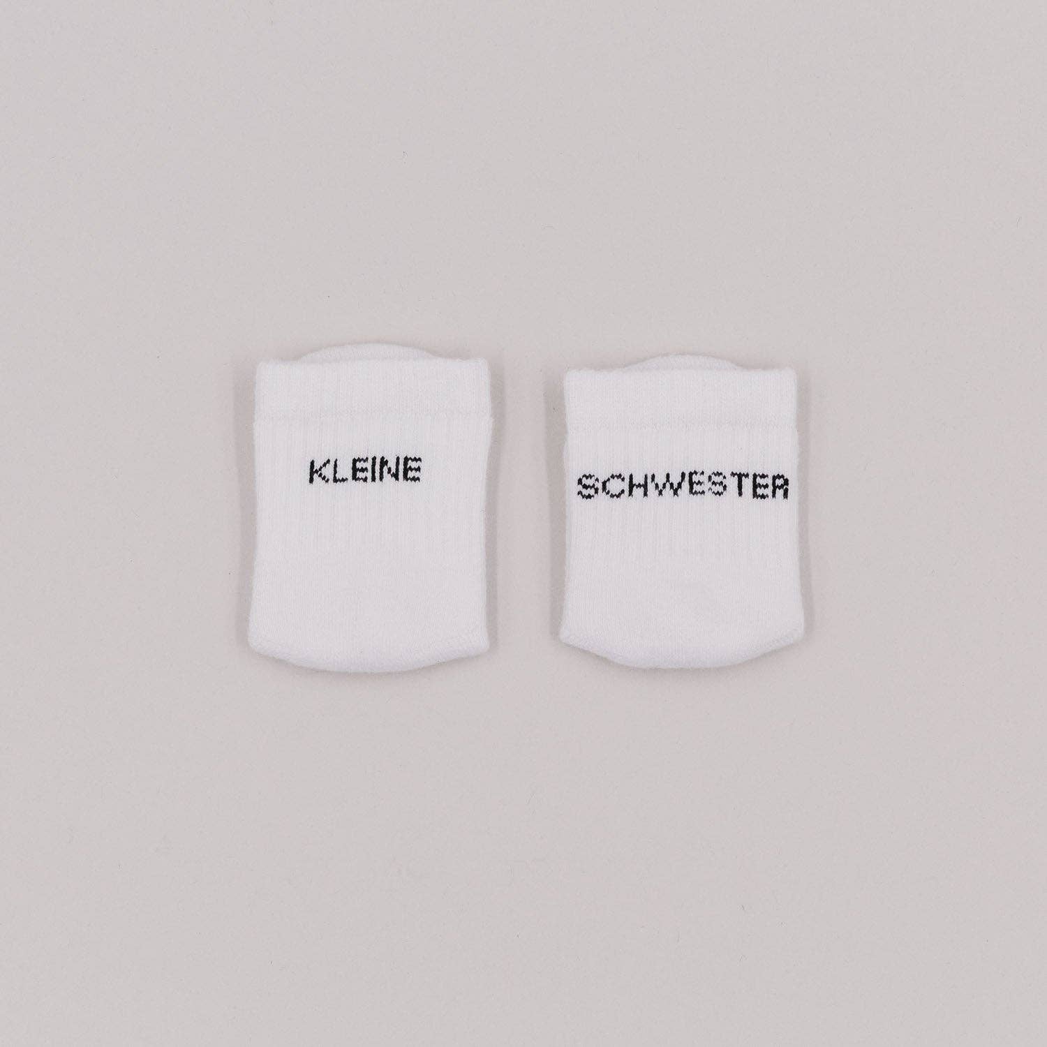 Eulenschnitt - Babysocken "Kleine Schwester"