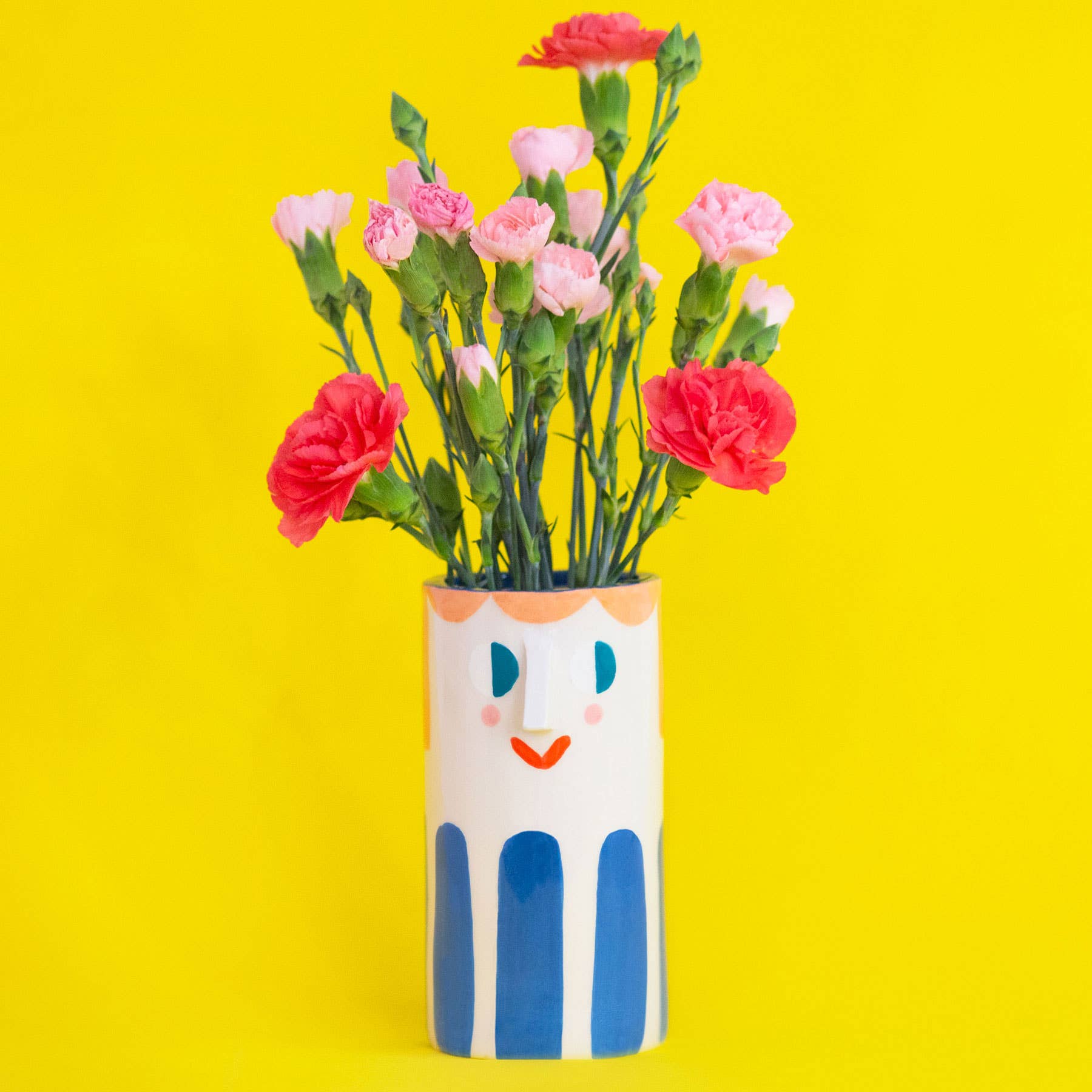 Mädchen mit tiefblauen Streifen//Keramikvase