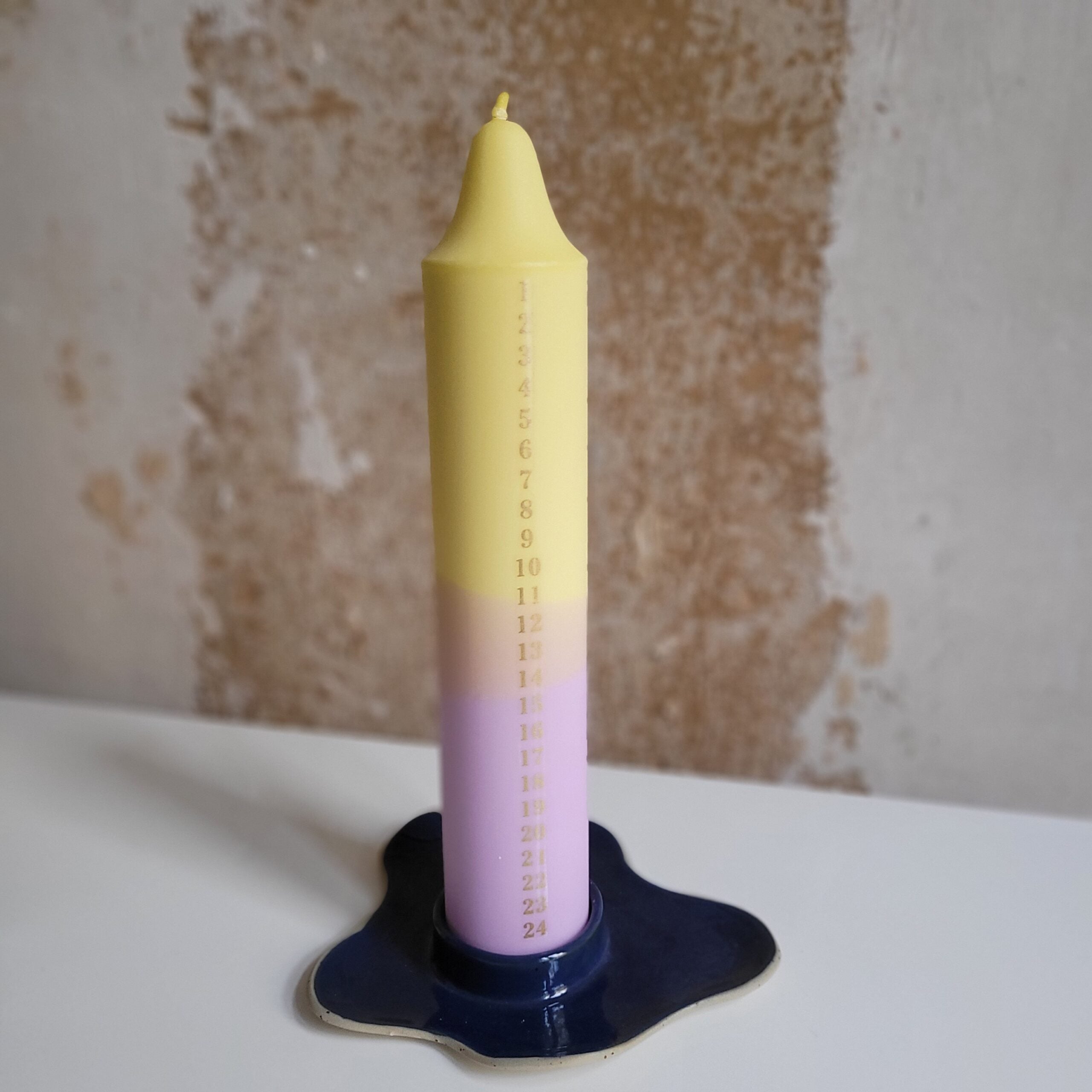 AdventskalenderKerze gelb flieder  / yellow purple