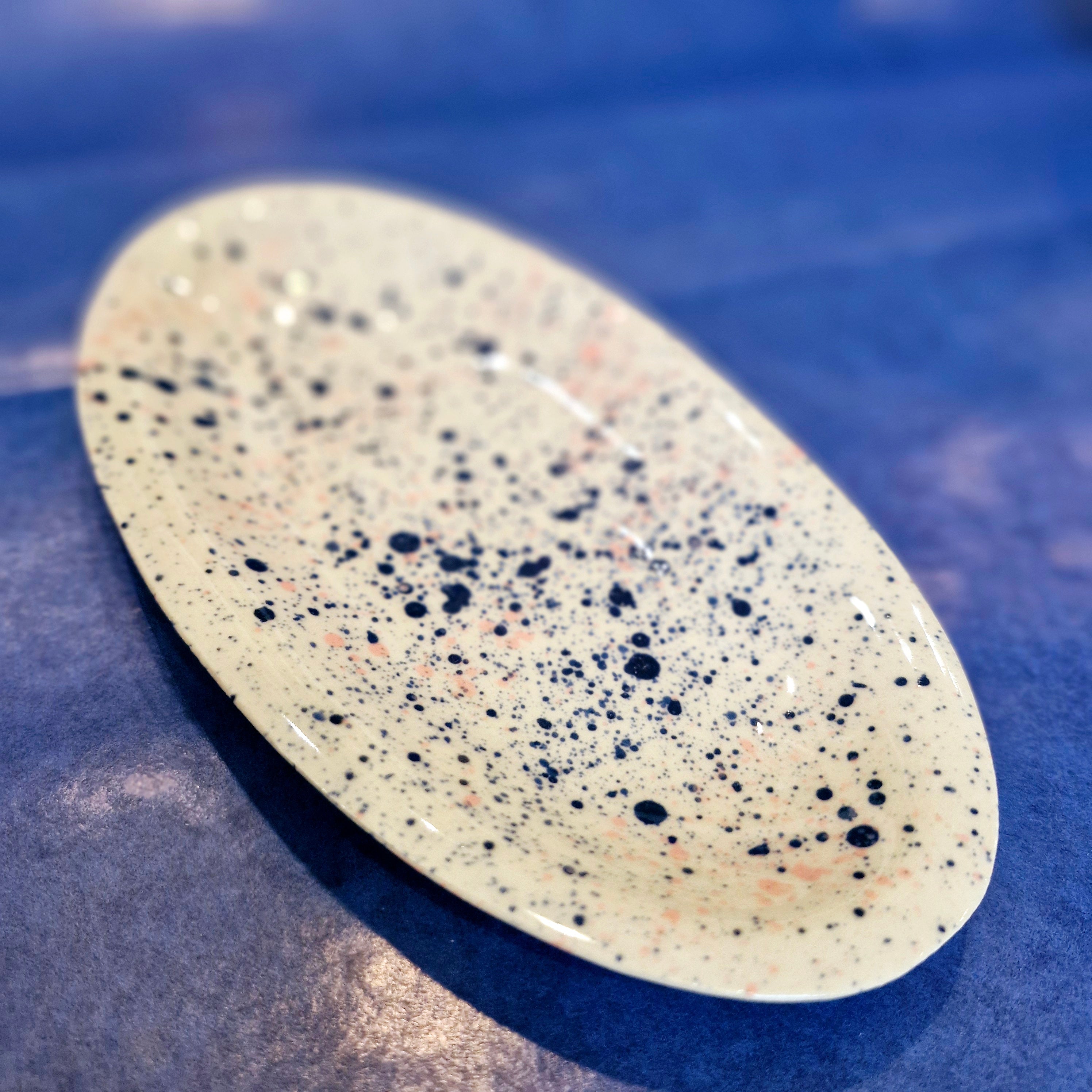 Good Clay Sunshine x Studio du. Ovale kleine Platte