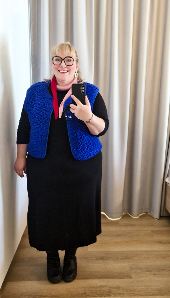 studio du. Weste Limited Edition special knallblau Wolle