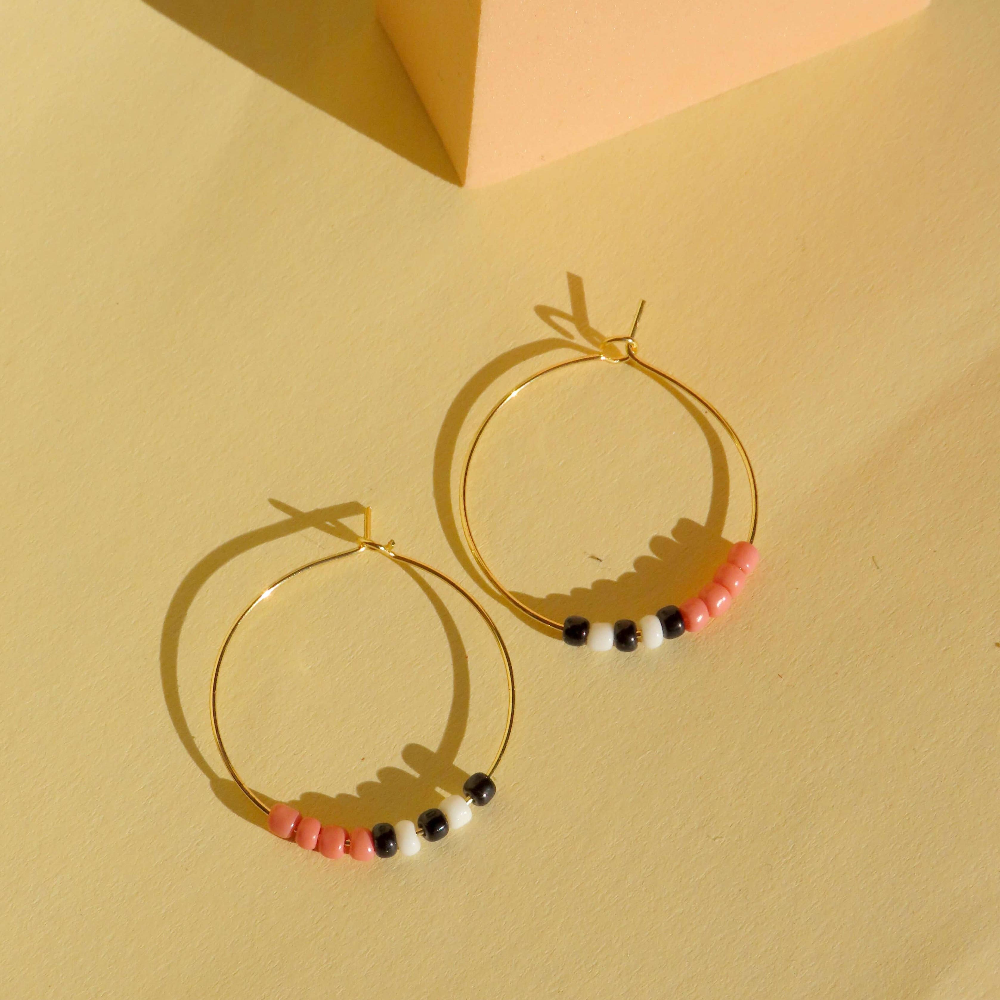 Niemalsmehrohne Hoops aus vergoldetem Edelstahl mit Toho Seed Perlen