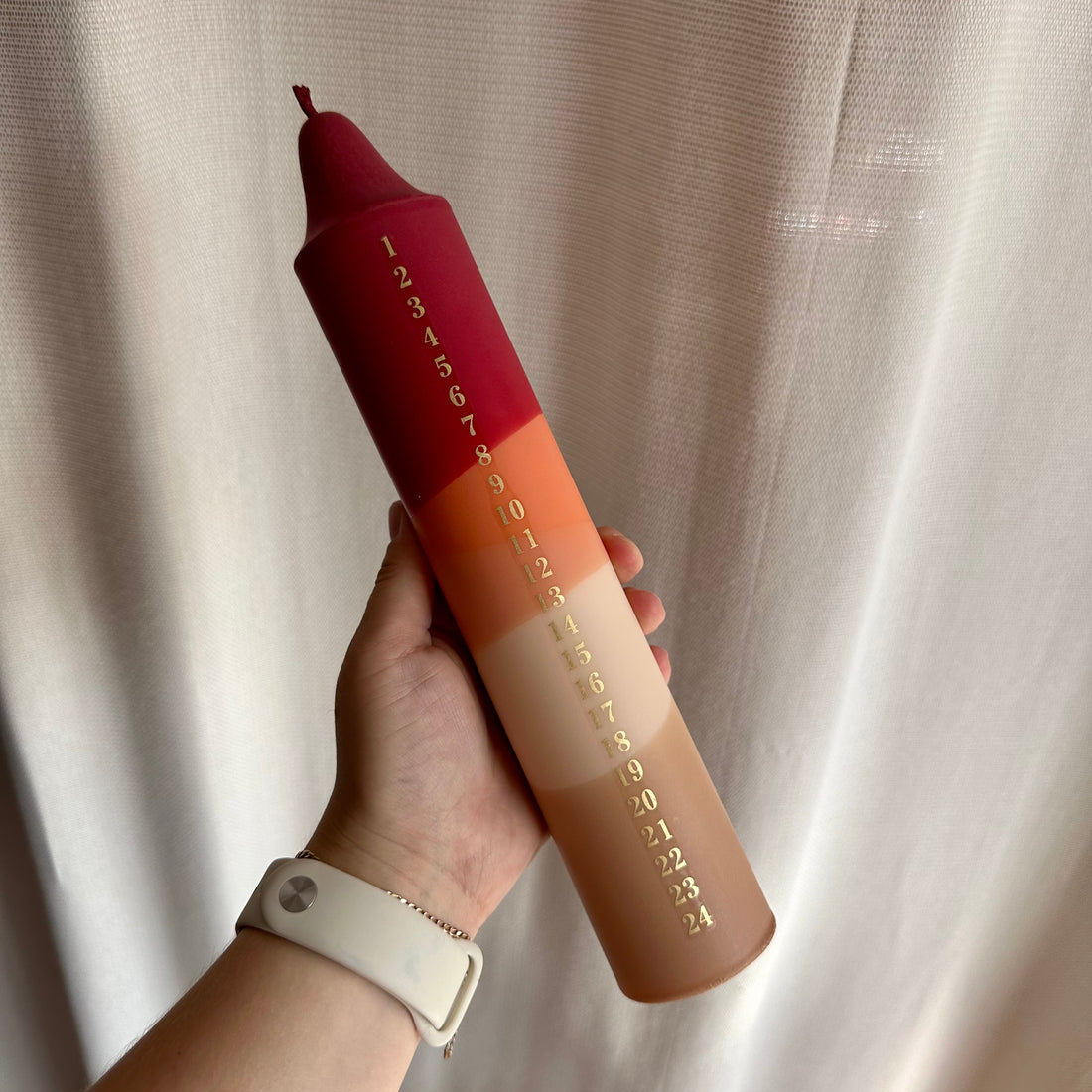 AdventskalenderKerze rot, orange, beige, braun