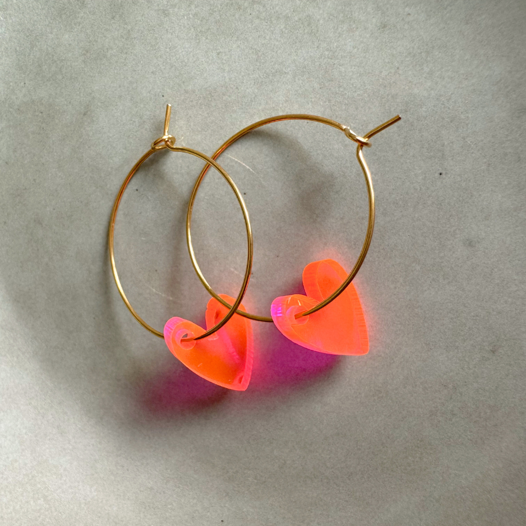 vanMauZ - Ohrringe Lume Charms Creolen | Herz Neonpink
