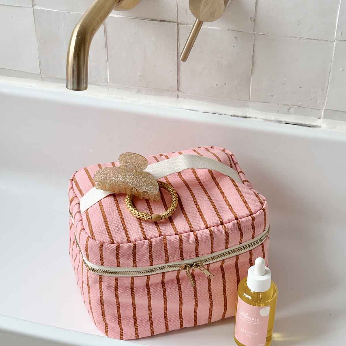 Rose in April  "Vanity OONA" Kulturtasche | TENNIS PEKAN / ERDBEERE