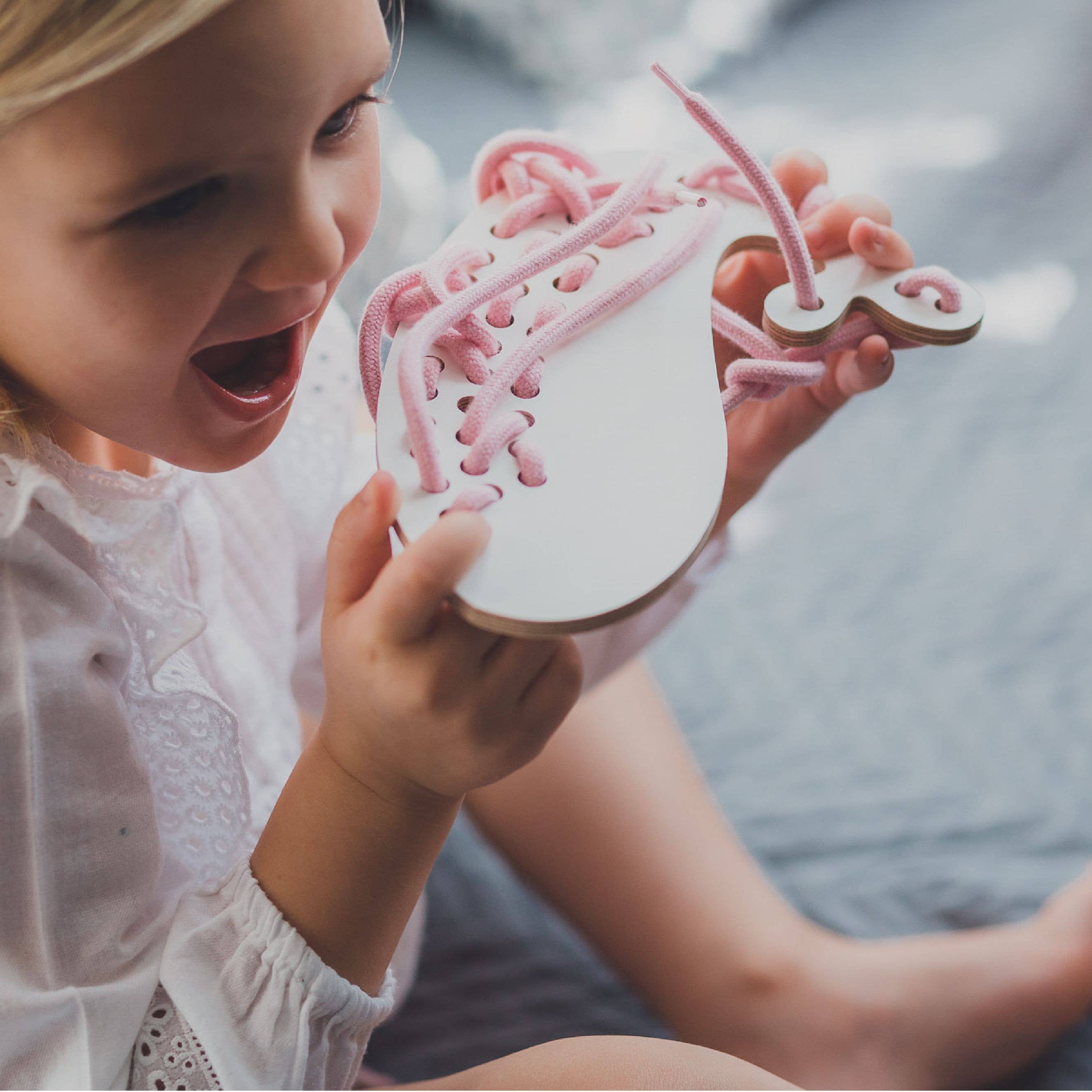 Jack the Wal, Spielzeug zum Schnüren aus Holz, montessori