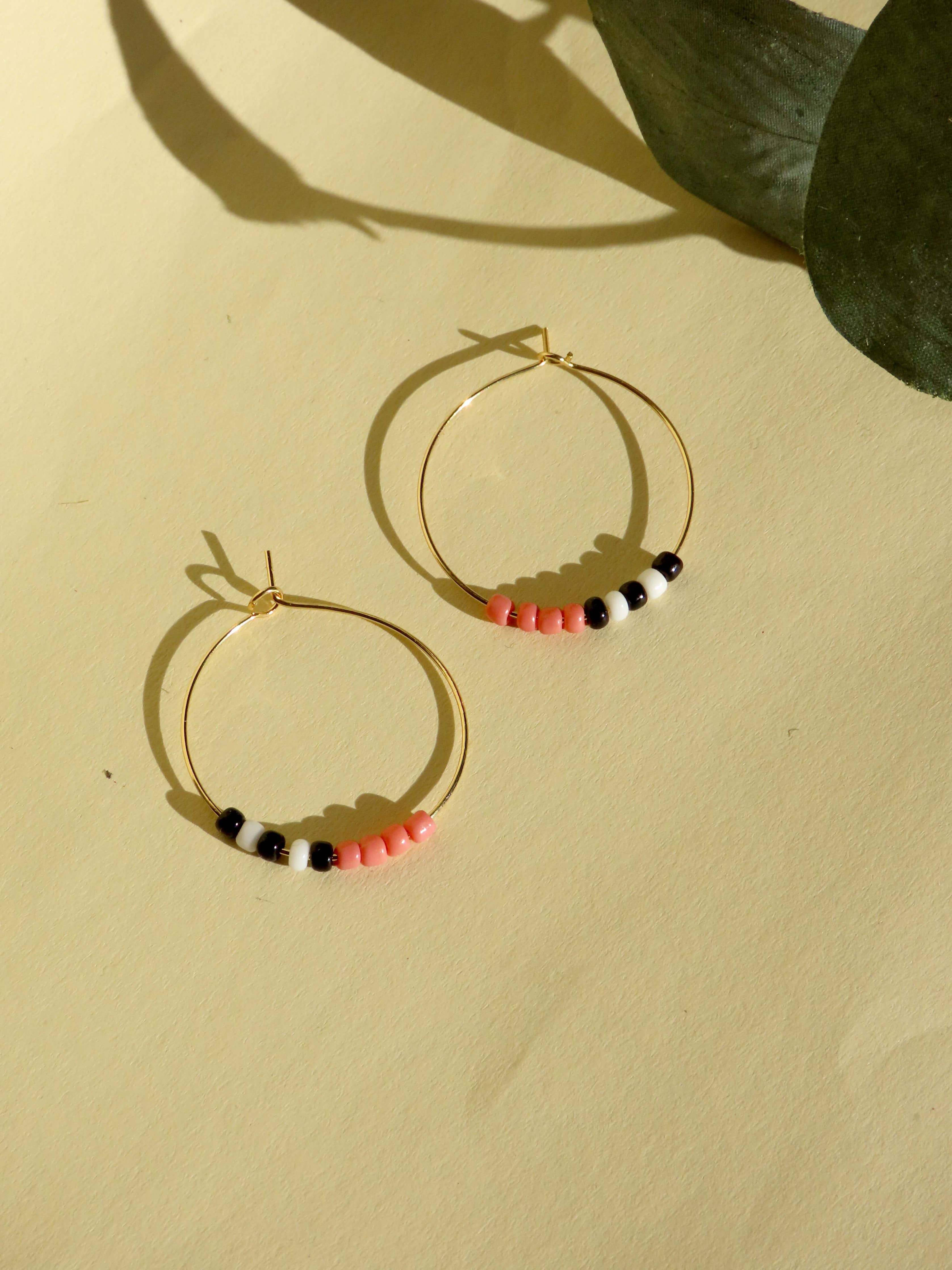 Niemalsmehrohne Hoops aus vergoldetem Edelstahl mit Toho Seed Perlen