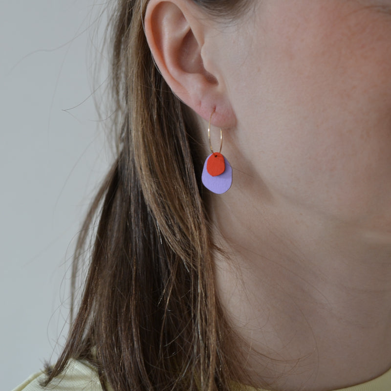 Große Creole Drops 'Lavendel/Rot' Frau Rasmusson