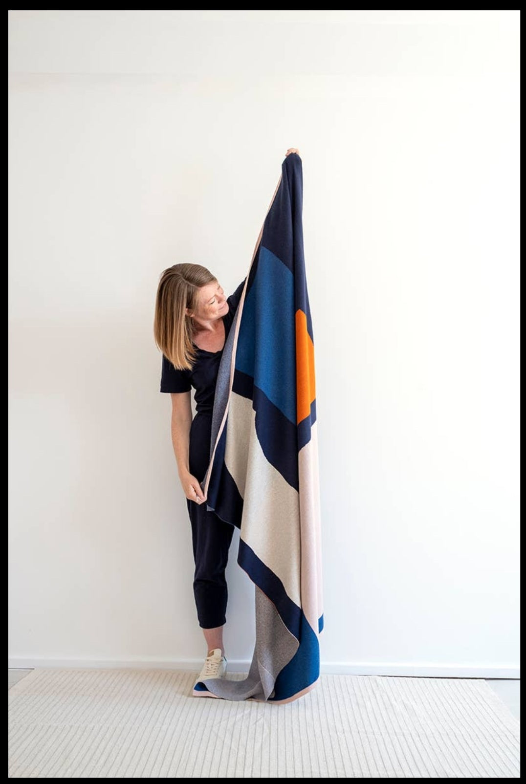 Sophie Home Überwurfdecke aus Baumwollstrick 'Form Throw: Navy'