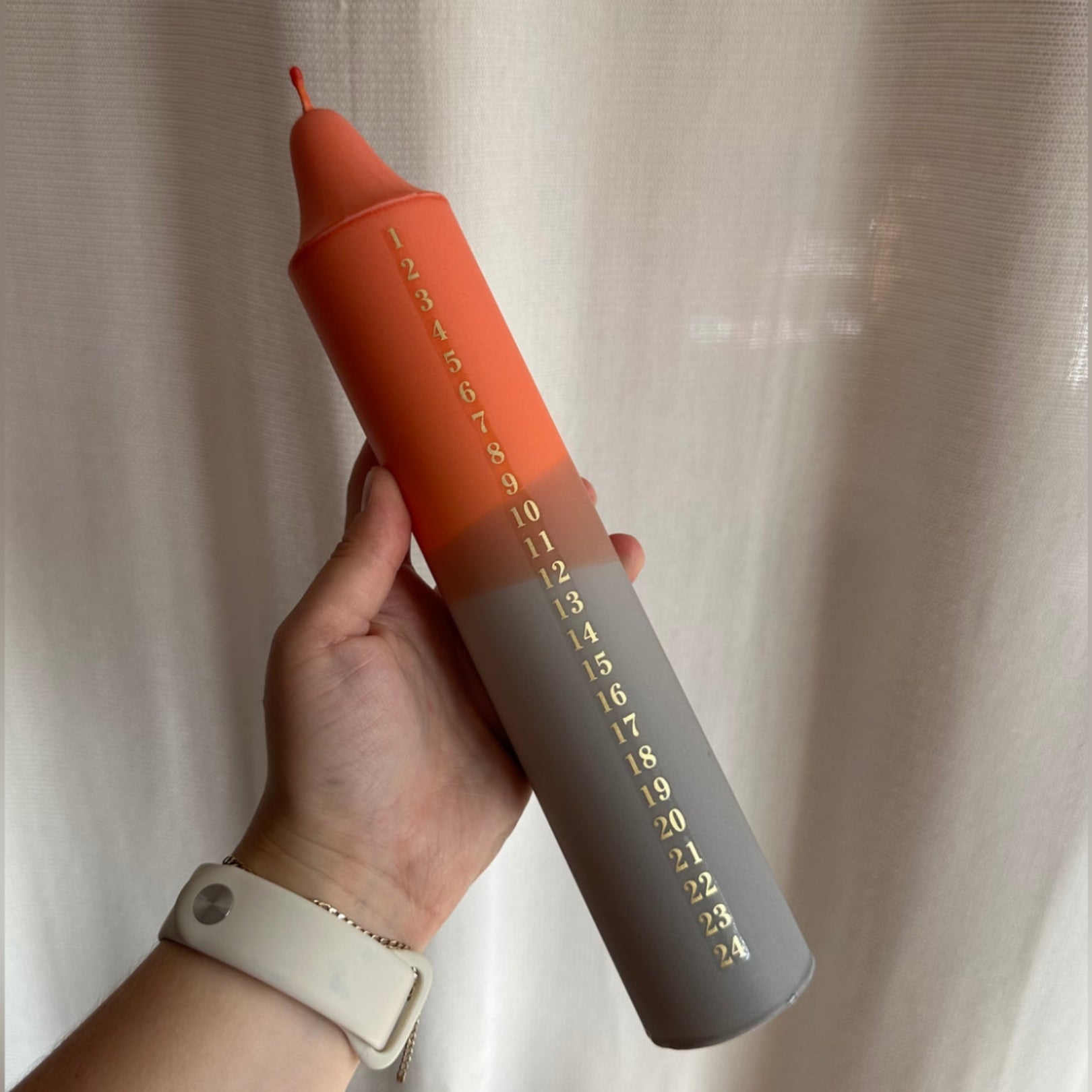 AdventskalenderKerze dunkles orange, grau