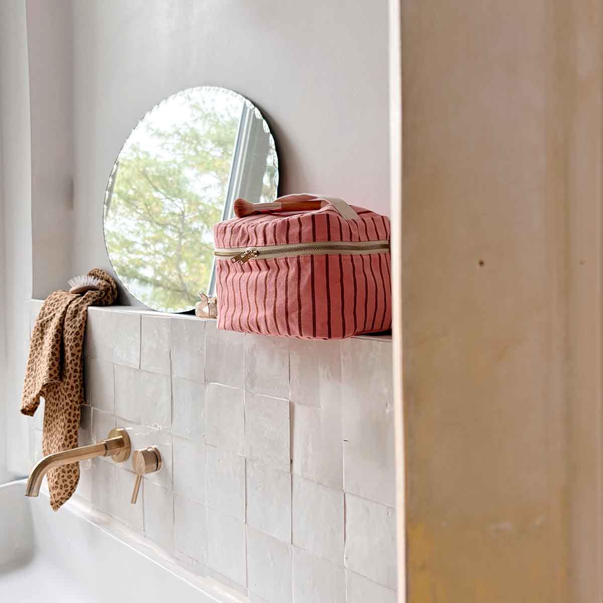 Rose in April  "Vanity OONA" Kulturtasche | TENNIS PEKAN / ERDBEERE