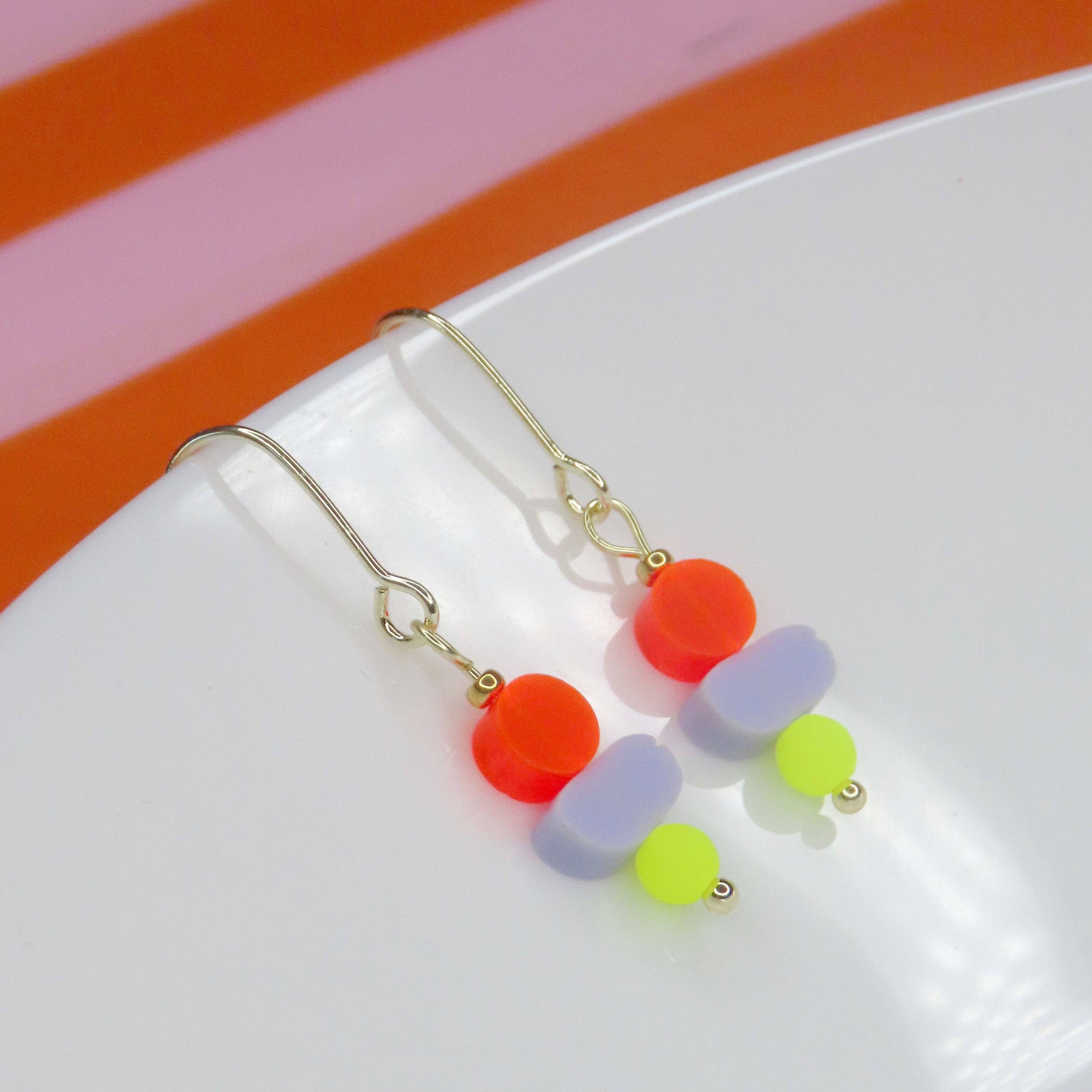 Color Treats Ohrringe neon mit gold filled Elementen