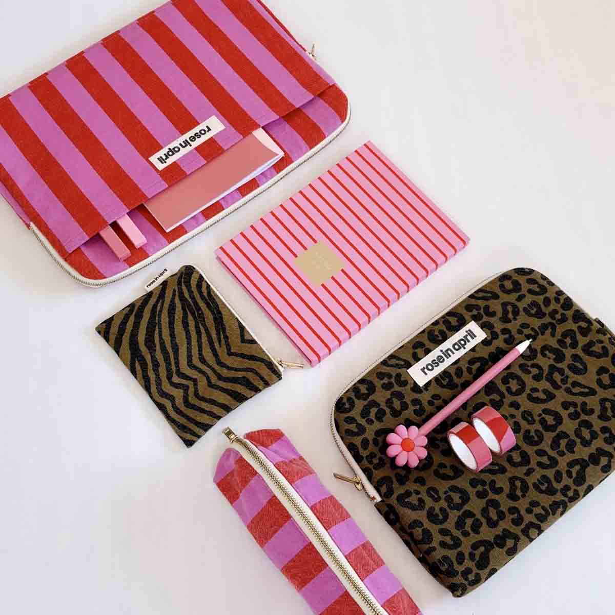 Rose in April  LAPTOP-HÜLLE 13/14' OKTAVE STREIFEN ORCHIDEE/TOMATE