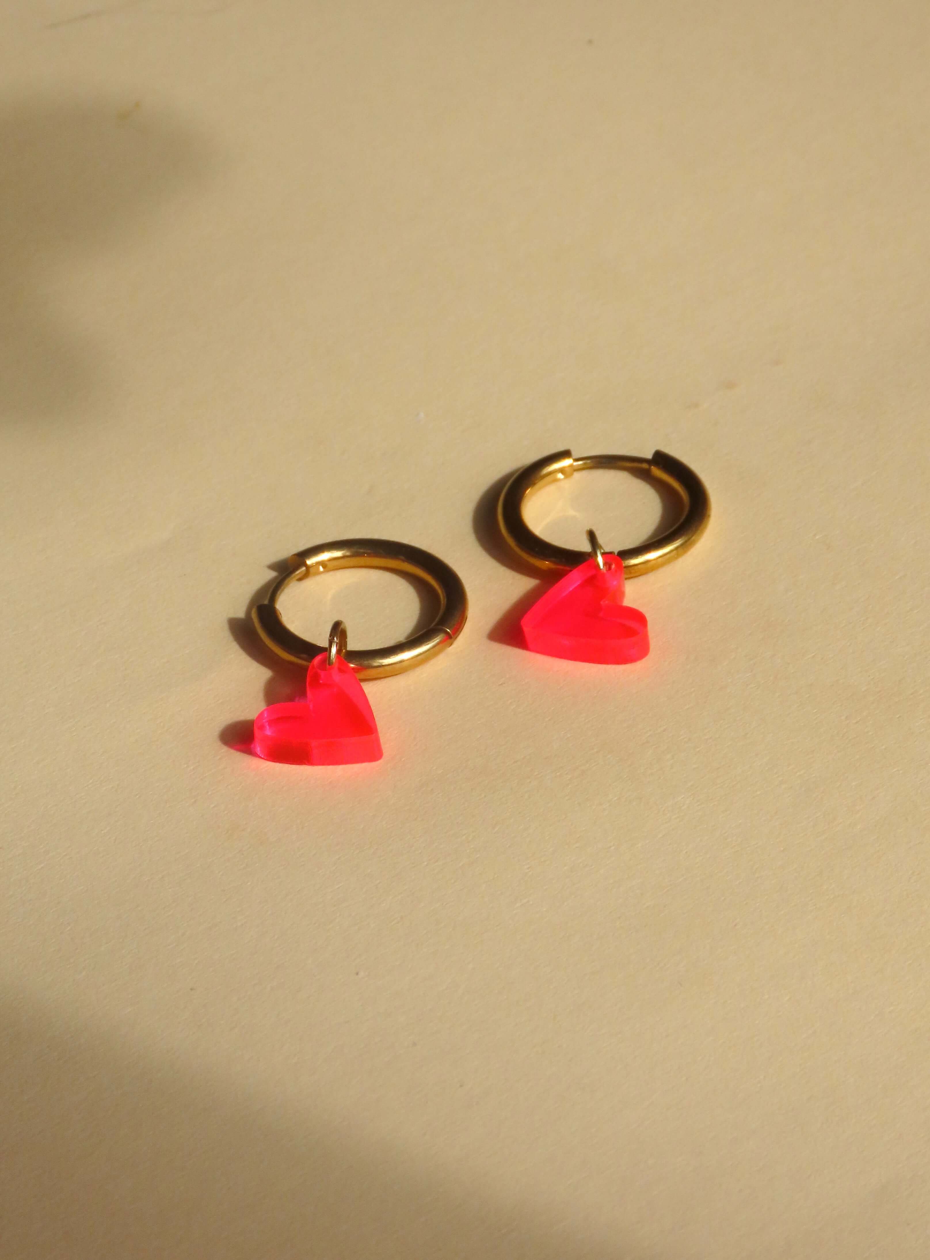 Pink Neon Herz Creolen niemalsmehrohne