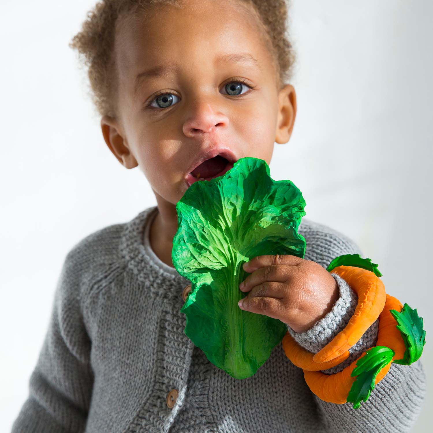 Oli & Carol 'Kendall the Kale Baby Teether' Baby Beißring