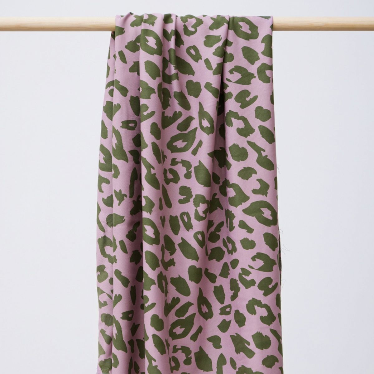 Viskoserock 'Urban Leo flieder khaki' Midilänge